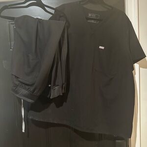 Black figs scrub set